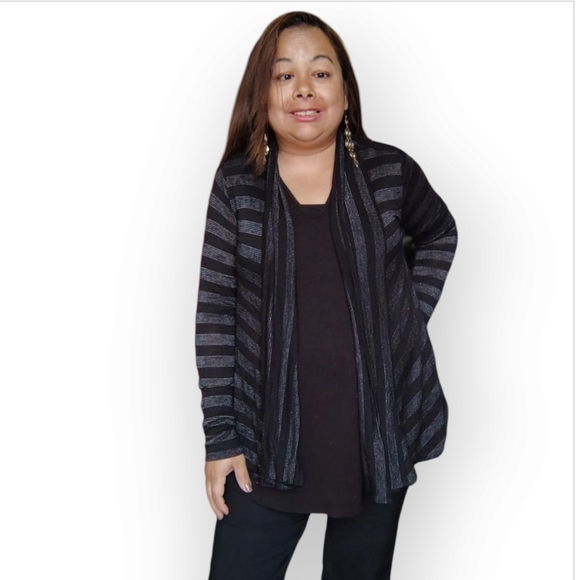 🎊3 FOR $10 GEORGE WOMENS SMALL BLACK AND GREY CARDIGAN - Picture 2 of 4